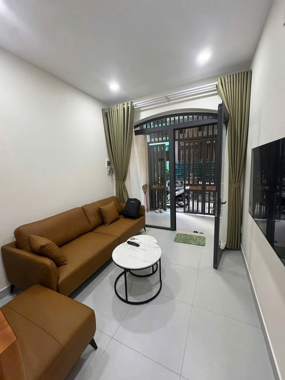 Nhà 2 tầng mới đẹp hẻm Nguyễn Thiện Thuật, Lộc Thọ,  gần ngã tư giao với đường  Nguyễn Thị Minh Khai - Tp  Nha Trang.