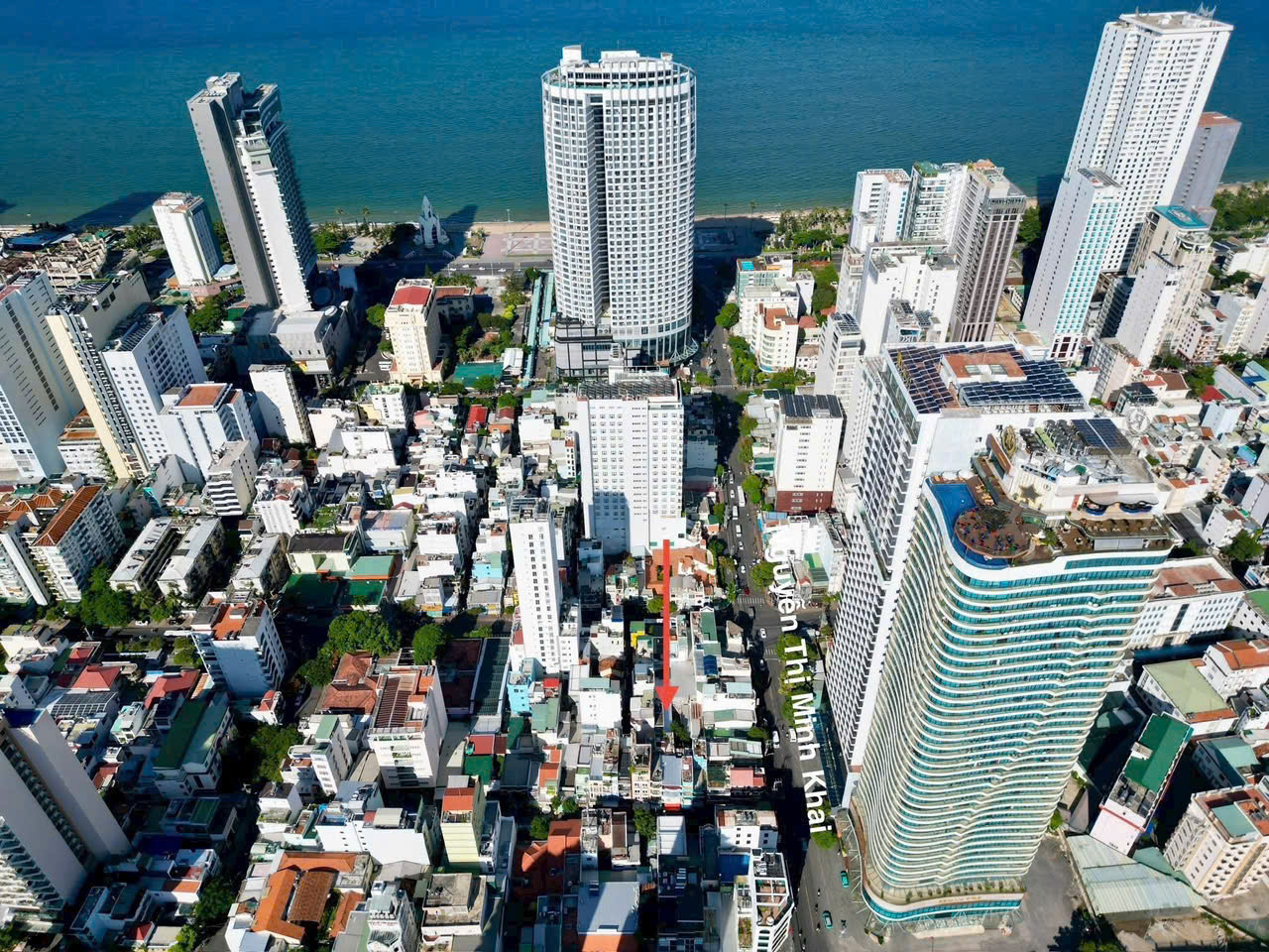 Nhà 2 tầng mới đẹp hẻm Nguyễn Thiện Thuật, Lộc Thọ,  gần ngã tư giao với đường  Nguyễn Thị Minh Khai - Tp  Nha Trang.