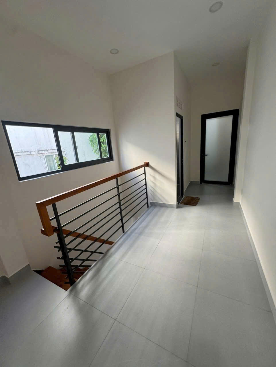 Nhà 2 tầng mới đẹp hẻm Nguyễn Thiện Thuật, Lộc Thọ,  gần ngã tư giao với đường  Nguyễn Thị Minh Khai - Tp  Nha Trang.