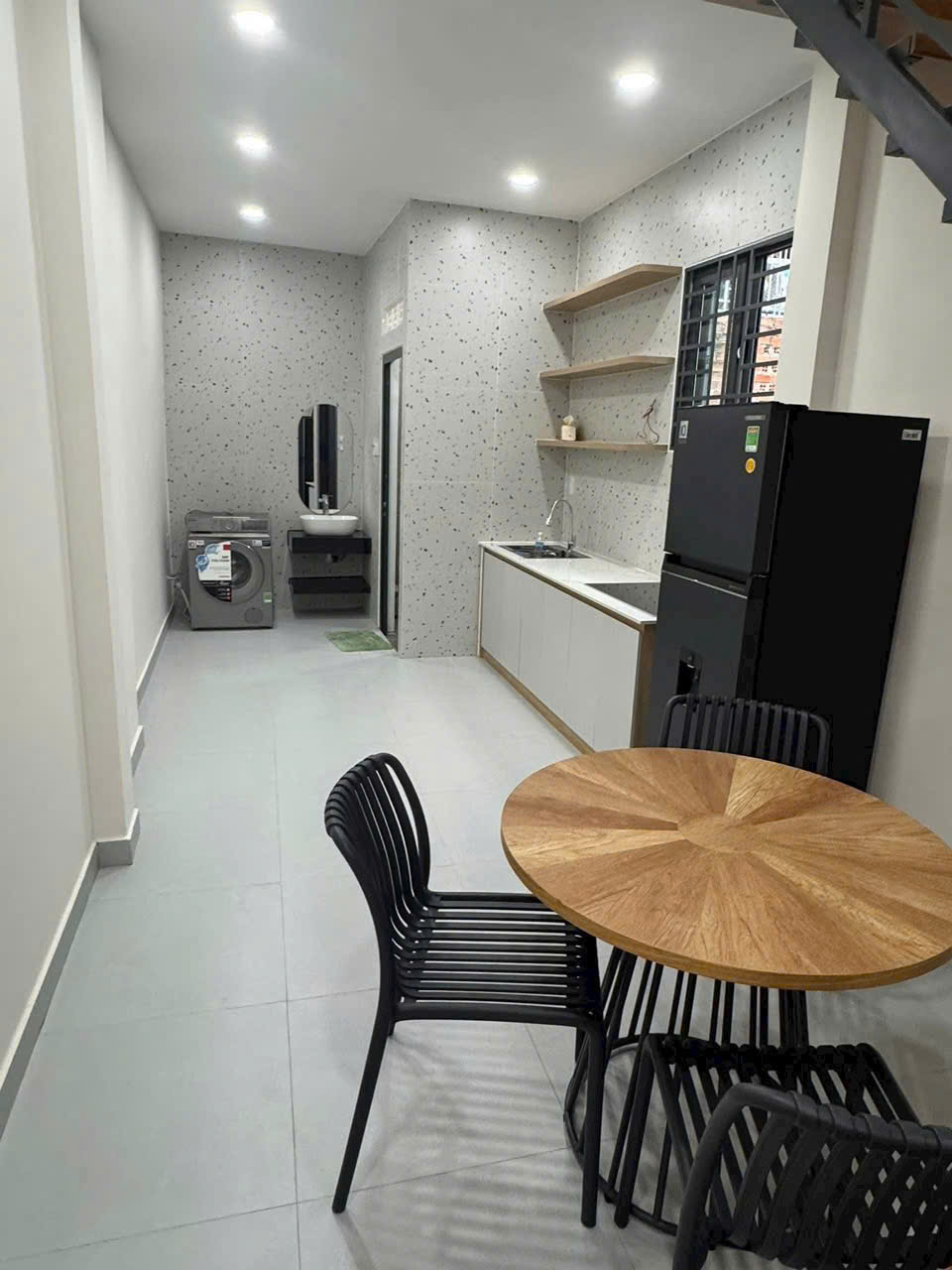 Nhà 2 tầng mới đẹp hẻm Nguyễn Thiện Thuật, Lộc Thọ,  gần ngã tư giao với đường  Nguyễn Thị Minh Khai - Tp  Nha Trang.