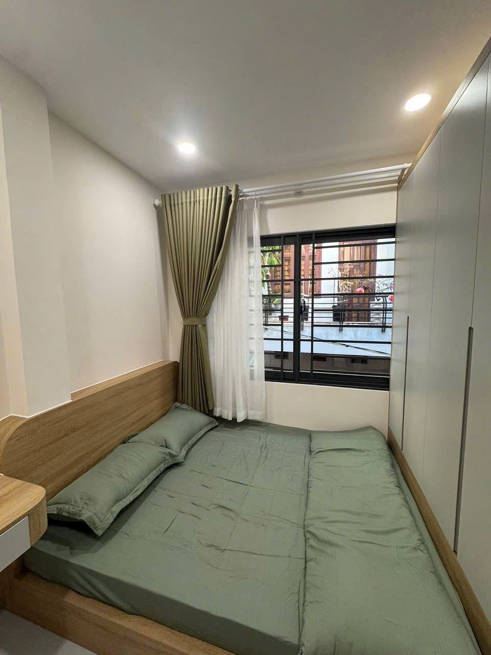 Nhà 2 tầng mới đẹp hẻm Nguyễn Thiện Thuật, Lộc Thọ,  gần ngã tư giao với đường  Nguyễn Thị Minh Khai - Tp  Nha Trang.