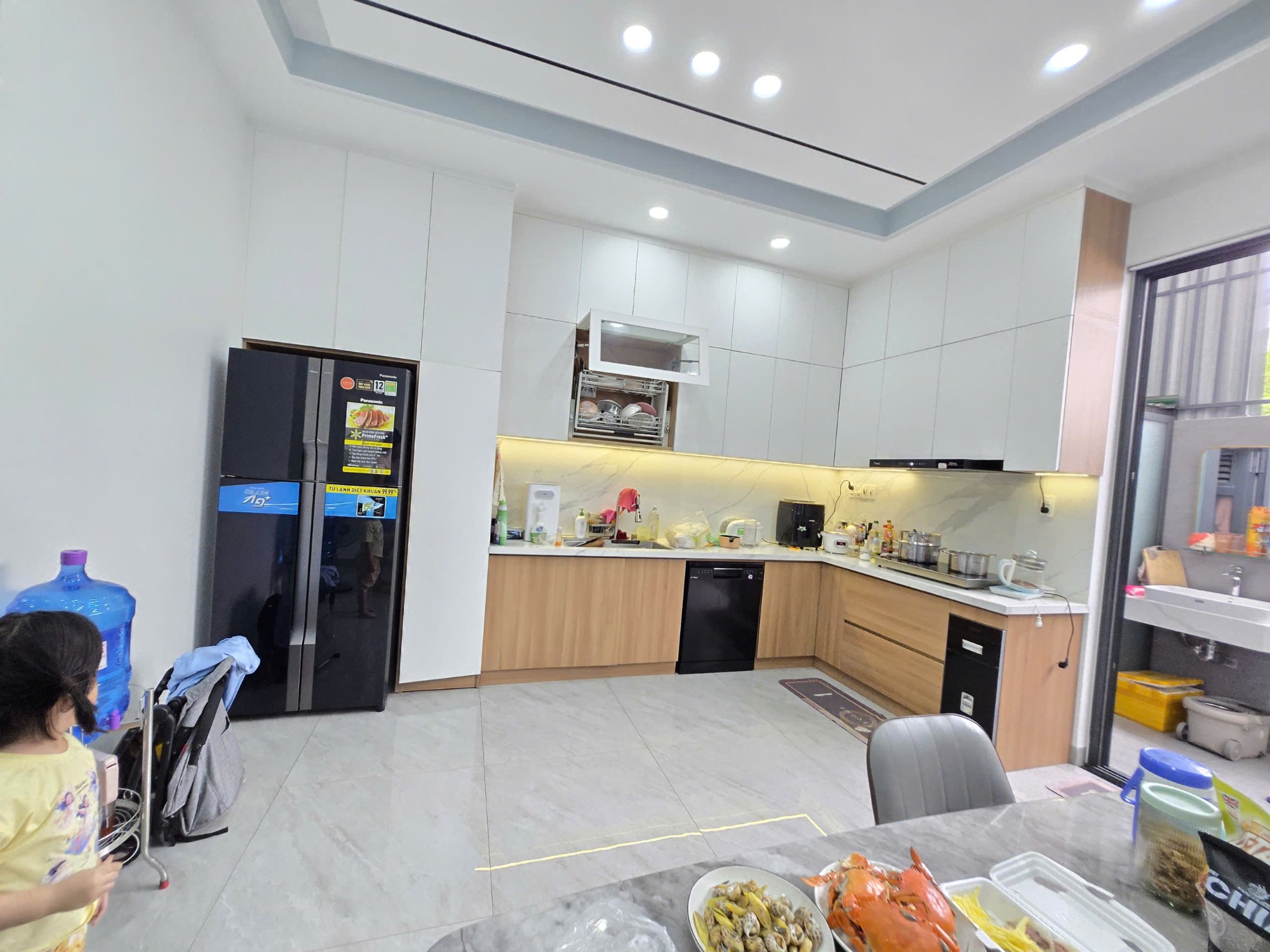 Bán nhà mới đường T9, KĐT An Bình Tân, ngôi nhà xây dựng tâm huyết, rộng rãi, thoáng mát, đầy đủ nội thất gỗ An Cường và đồ điện, có thang máy to rộng, tải trọng 450kg có 4 điểm dừng