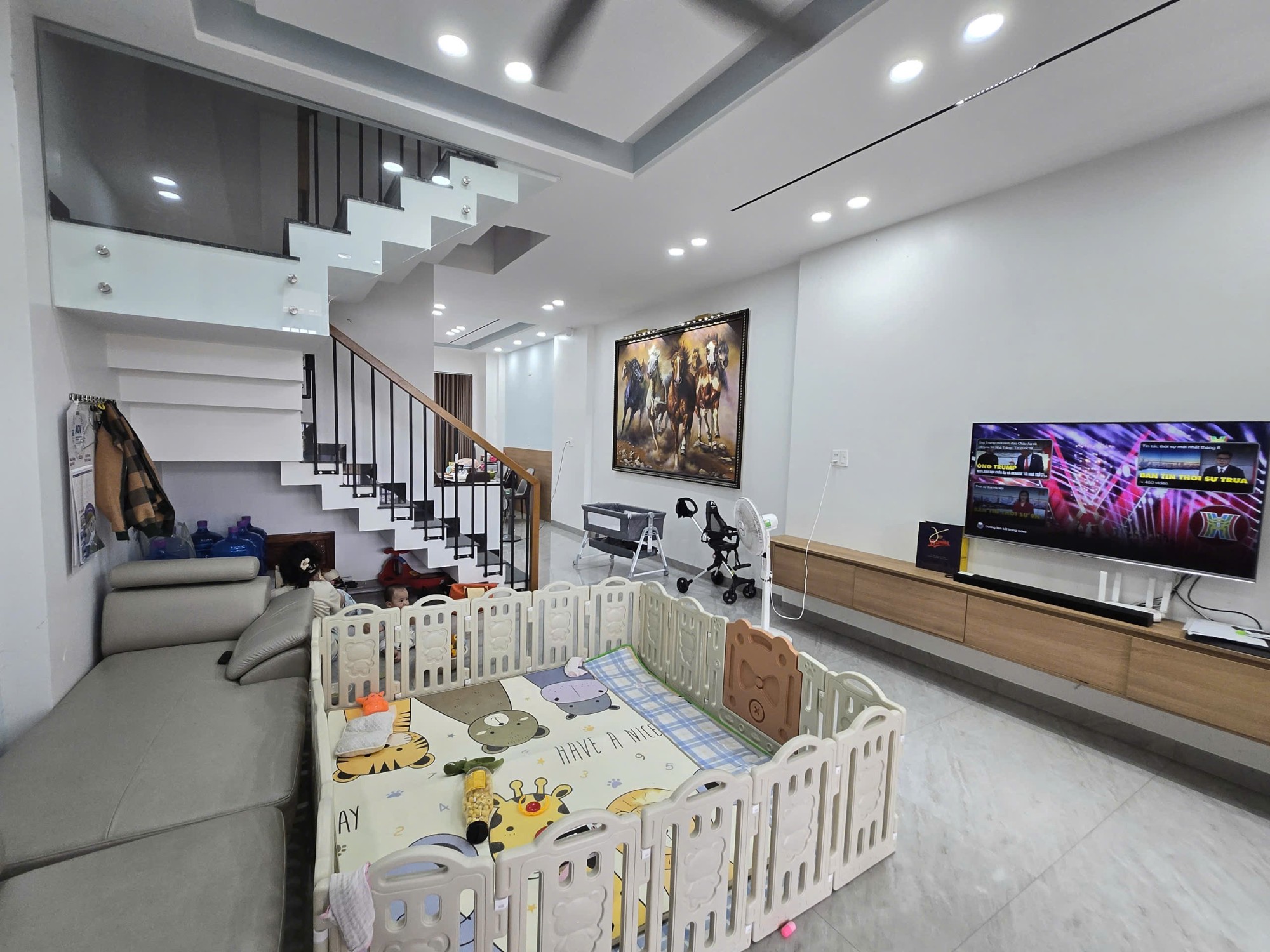 Bán nhà mới đường T9, KĐT An Bình Tân, ngôi nhà xây dựng tâm huyết, rộng rãi, thoáng mát, đầy đủ nội thất gỗ An Cường và đồ điện, có thang máy to rộng, tải trọng 450kg có 4 điểm dừng