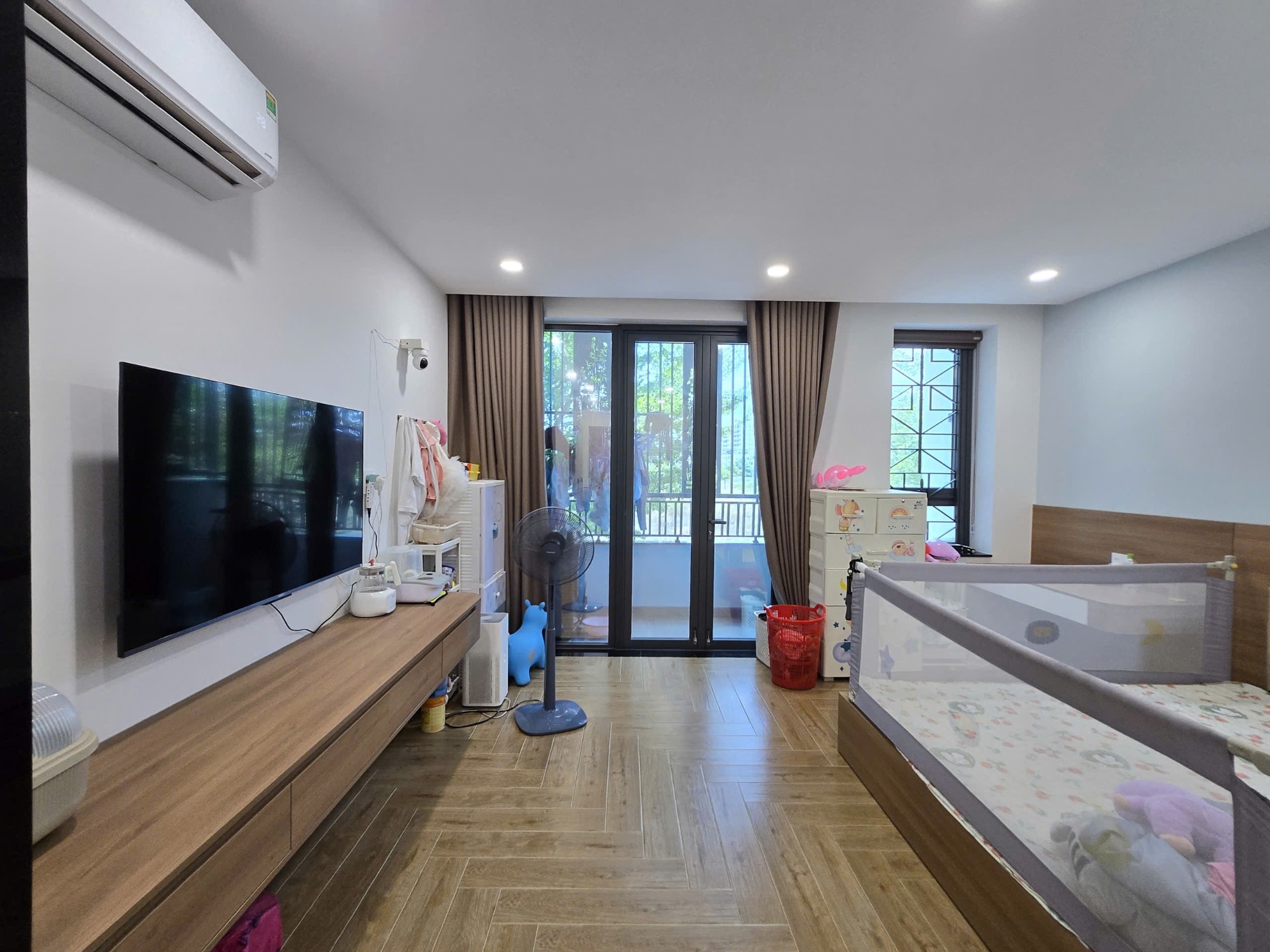 Bán nhà mới đường T9, KĐT An Bình Tân, ngôi nhà xây dựng tâm huyết, rộng rãi, thoáng mát, đầy đủ nội thất gỗ An Cường và đồ điện, có thang máy to rộng, tải trọng 450kg có 4 điểm dừng