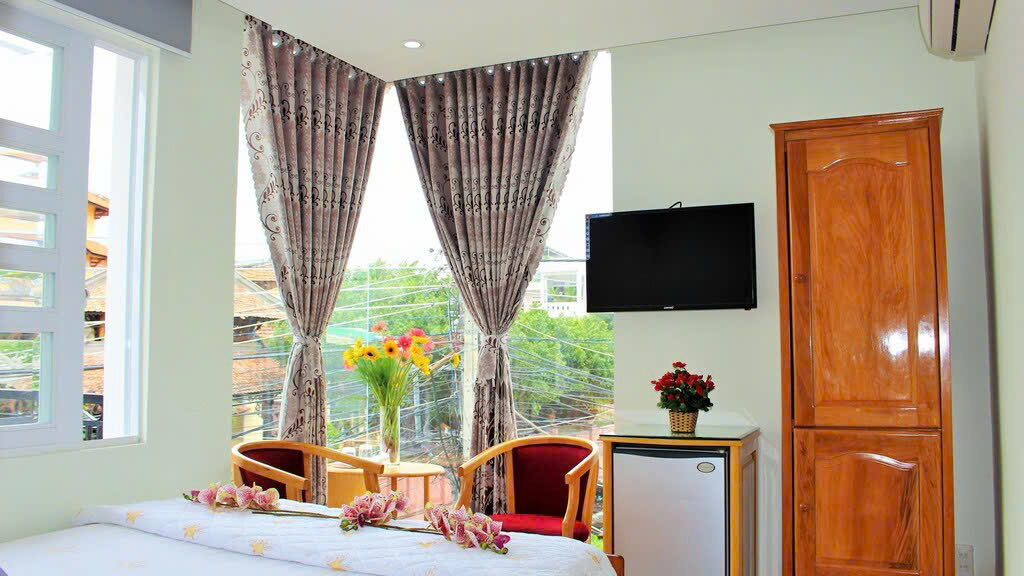 BÁN KHÁCH SẠN 4 TẦNG – 17 PHÒNG – 3 MẶT TIỀN