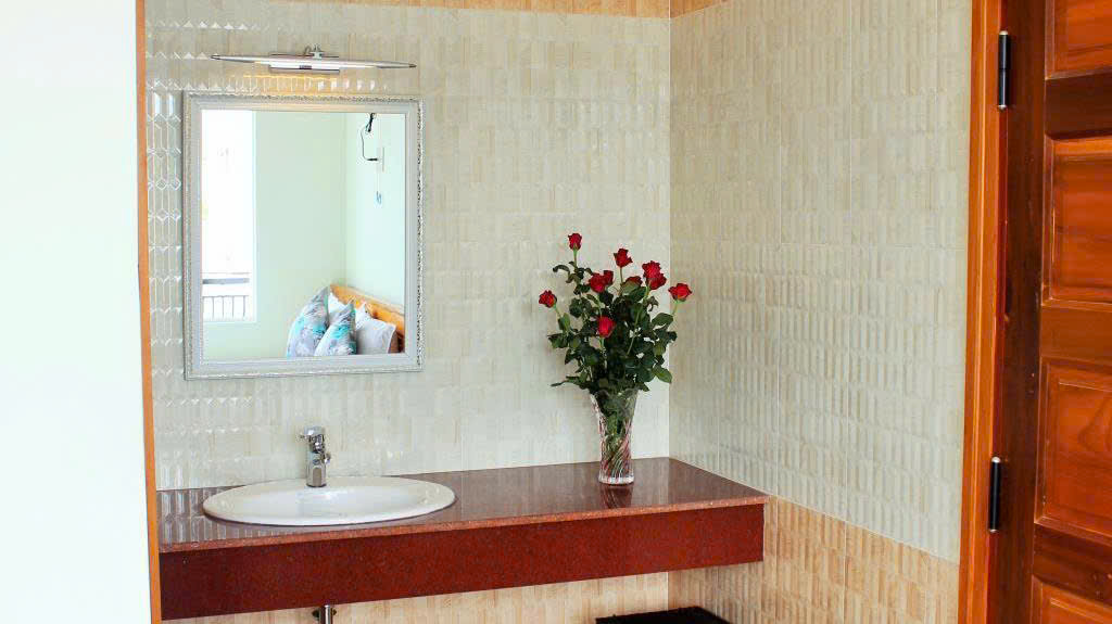 BÁN KHÁCH SẠN 4 TẦNG – 17 PHÒNG – 3 MẶT TIỀN
