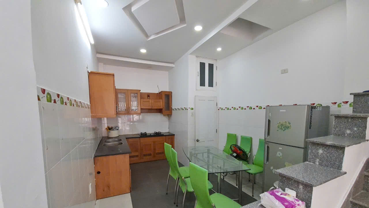 CHO THUÊ NHÀ 3 TẦNG MẶT TIỀN HOA LƯ – TRUNG TÂM NHA TRANG