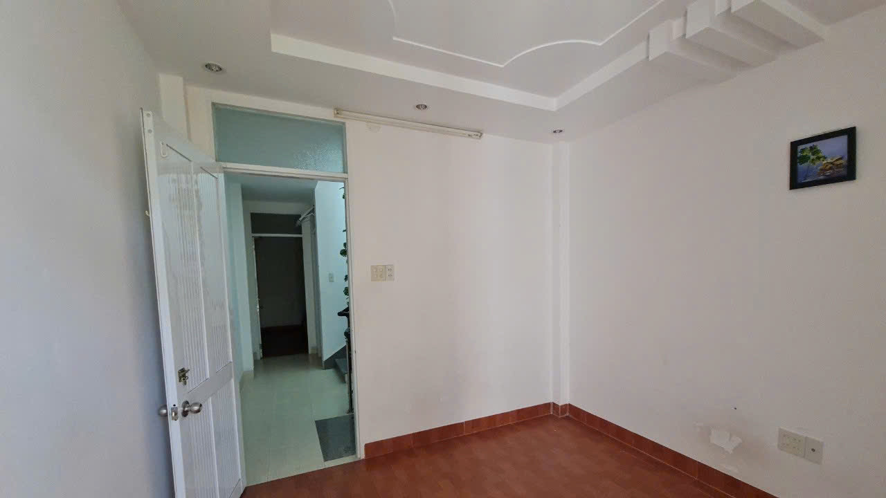 CHO THUÊ NHÀ 3 TẦNG MẶT TIỀN HOA LƯ – TRUNG TÂM NHA TRANG
