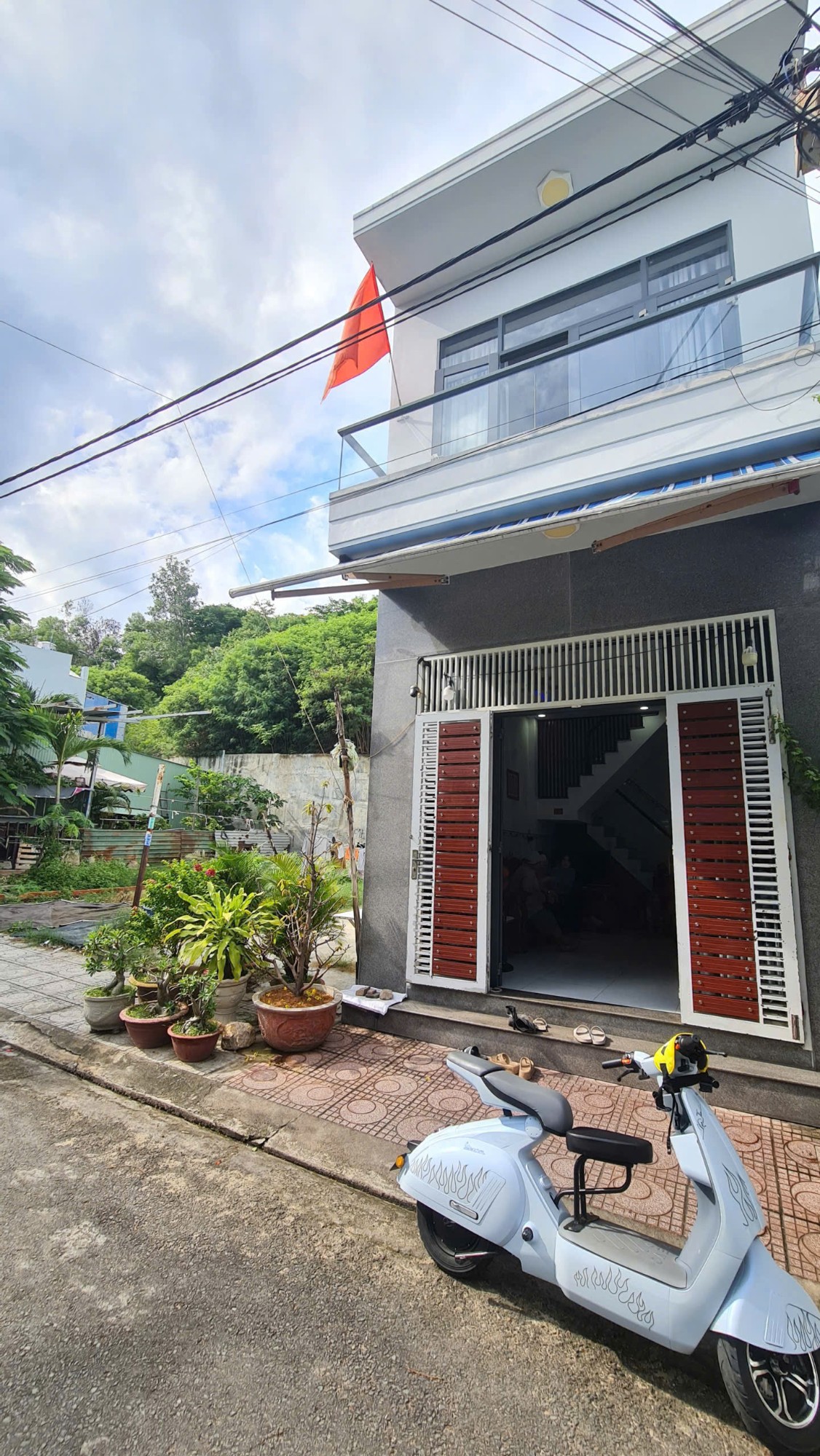 BÁN NHÀ 2 TẦNG MẶT TIỀN VIEW BIỂN TRẦN PHÚ
