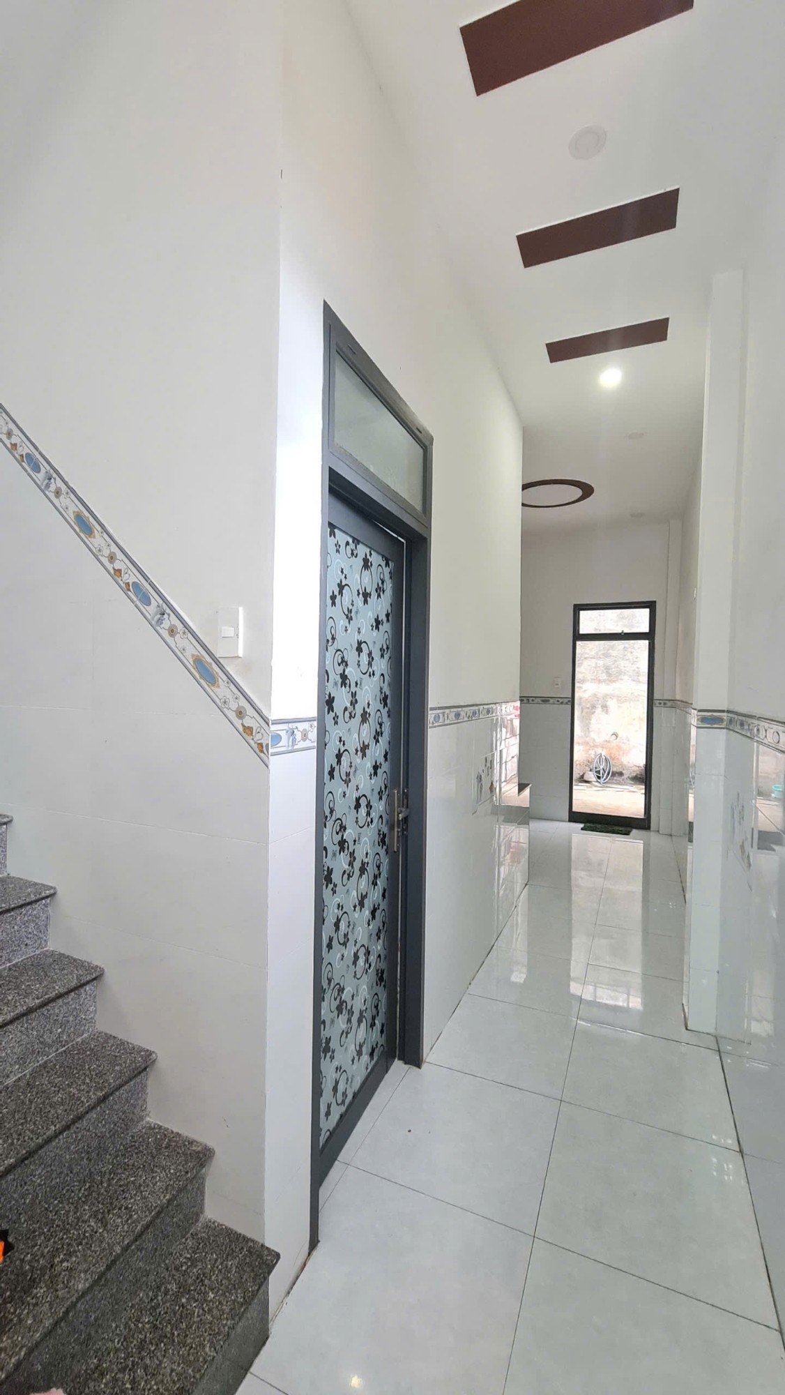 BÁN NHÀ 2 TẦNG MẶT TIỀN VIEW BIỂN TRẦN PHÚ