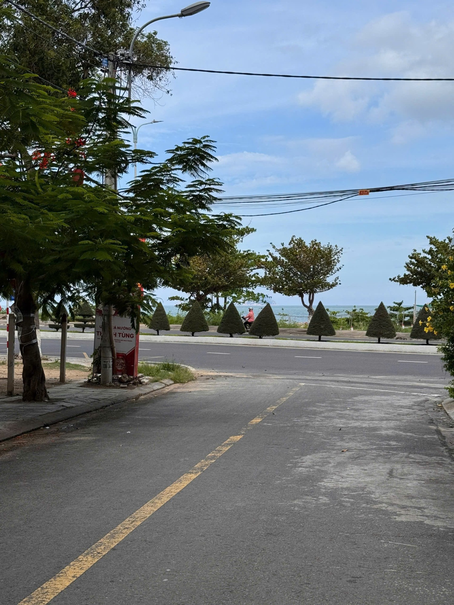 BÁN NHÀ 2 TẦNG MẶT TIỀN VIEW BIỂN TRẦN PHÚ