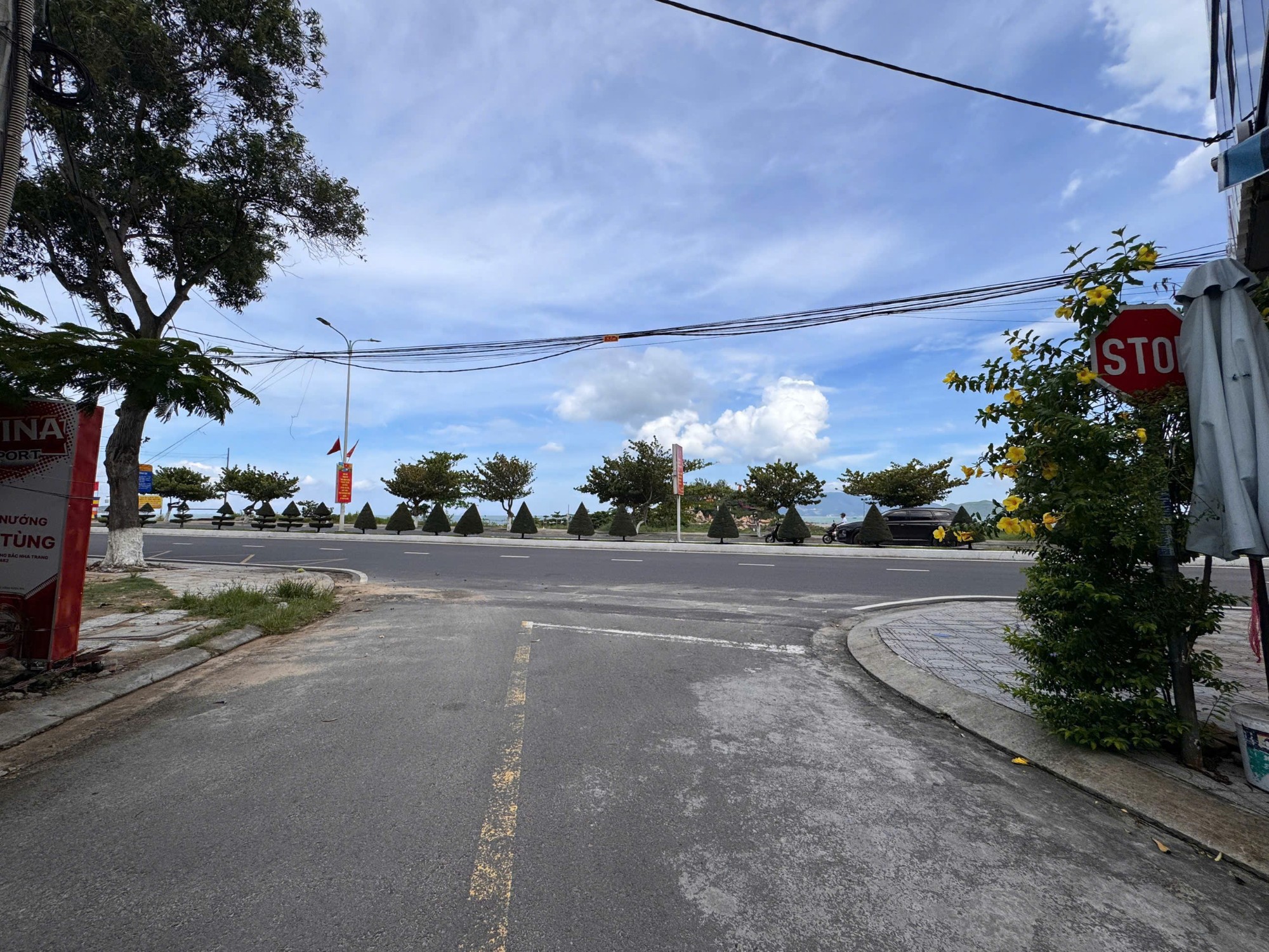 BÁN NHÀ 2 TẦNG MẶT TIỀN VIEW BIỂN TRẦN PHÚ