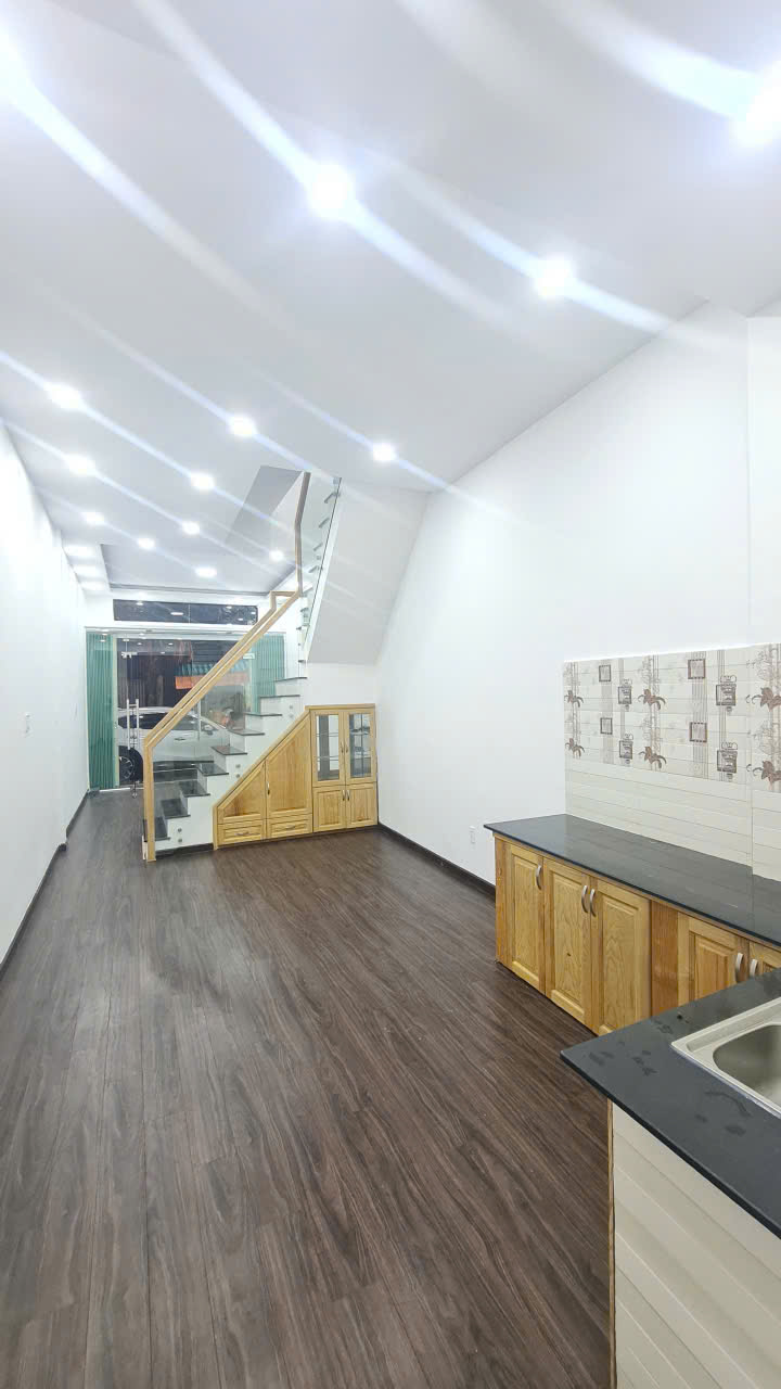 BÁN NHÀ ĐẸP 2 TẦNG MẶT TIỀN TRẦN NGUYÊN HÃN