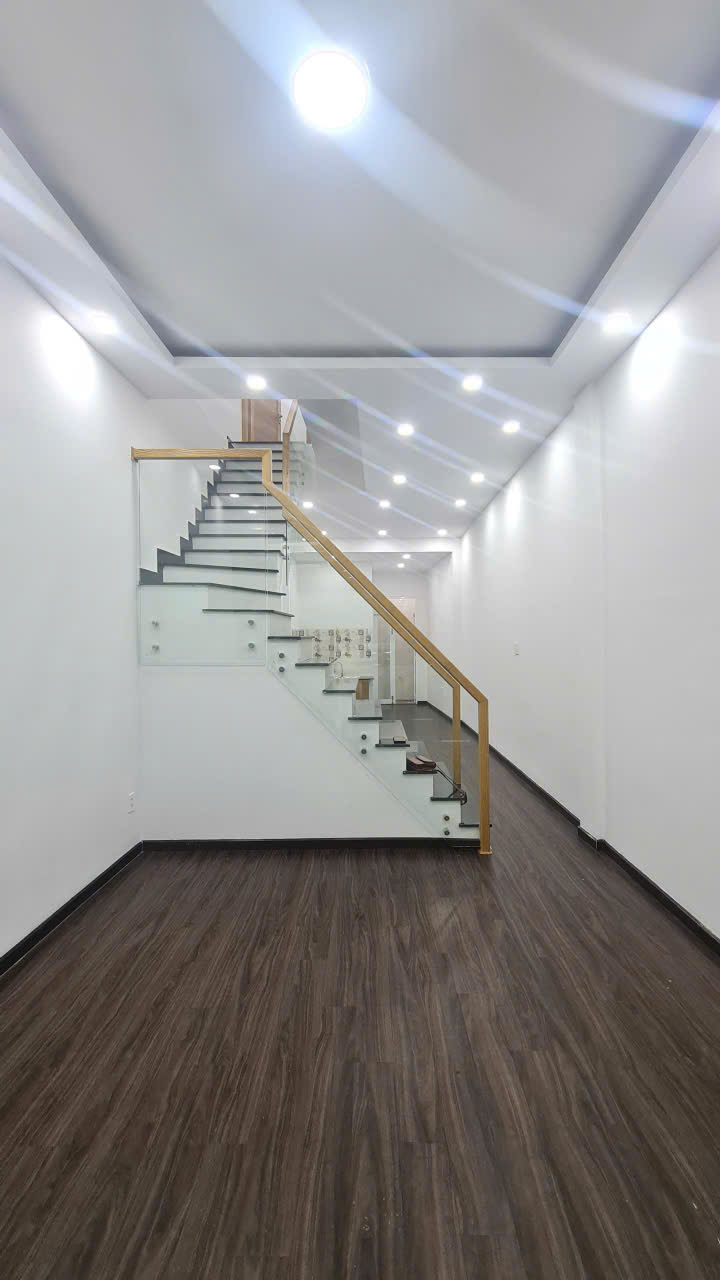 BÁN NHÀ ĐẸP 2 TẦNG MẶT TIỀN TRẦN NGUYÊN HÃN