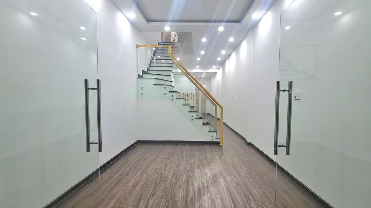 BÁN NHÀ ĐẸP 2 TẦNG MẶT TIỀN TRẦN NGUYÊN HÃN