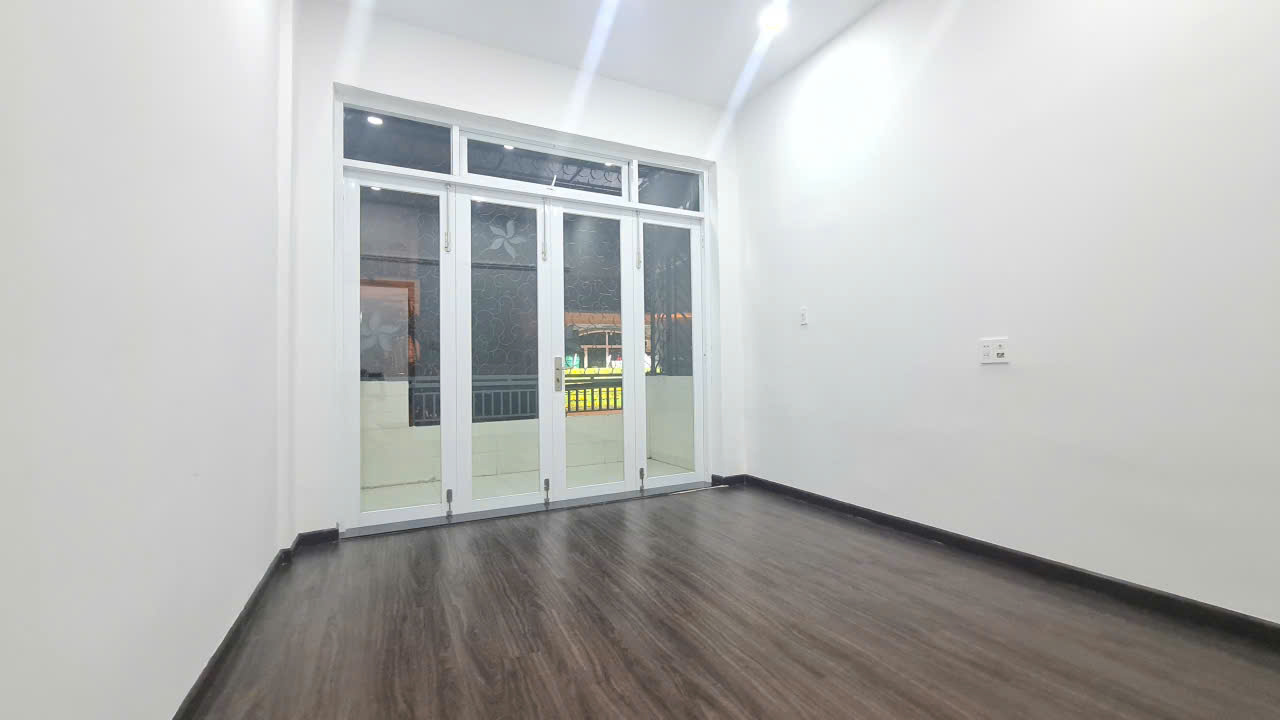 BÁN NHÀ ĐẸP 2 TẦNG MẶT TIỀN TRẦN NGUYÊN HÃN