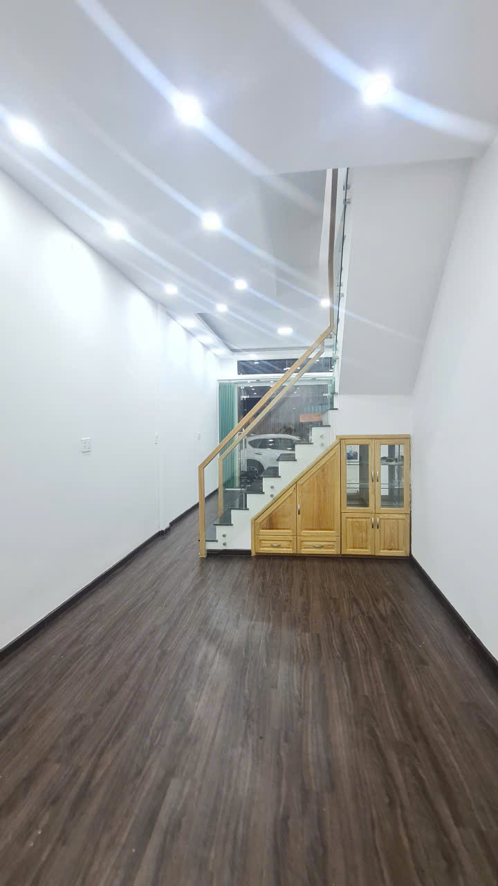 BÁN NHÀ ĐẸP 2 TẦNG MẶT TIỀN TRẦN NGUYÊN HÃN